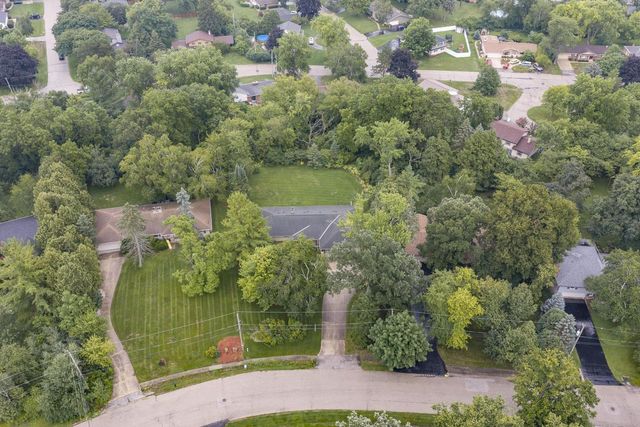 7420 N Longview AVENUE, Glendale, WI 53209