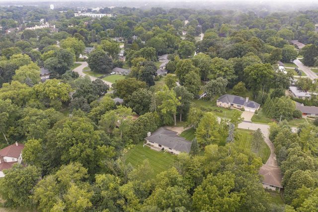 7420 N Longview AVENUE, Glendale, WI 53209