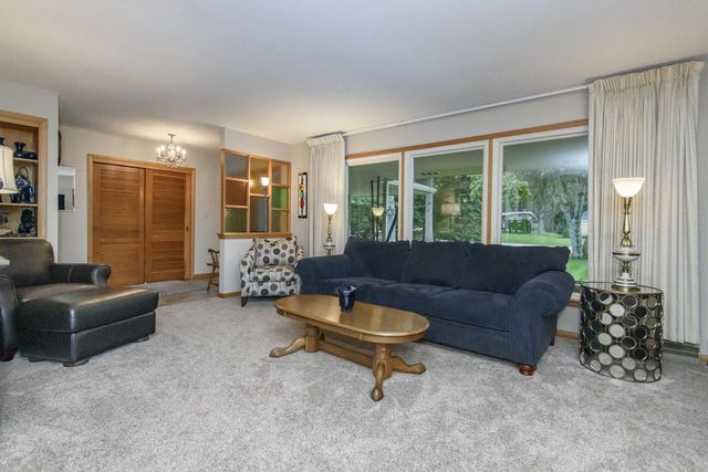 7420 N Longview AVENUE, Glendale, WI 53209