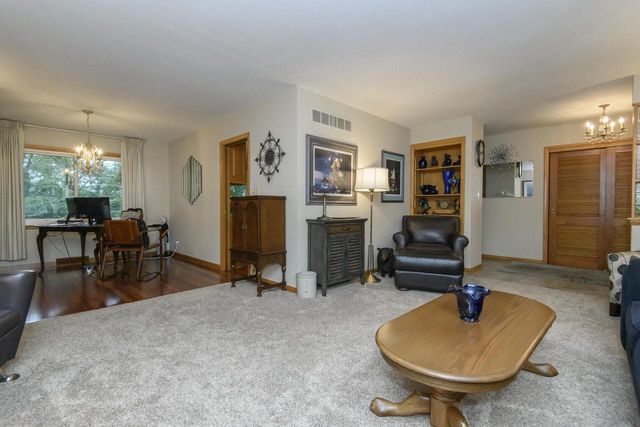 7420 N Longview AVENUE, Glendale, WI 53209