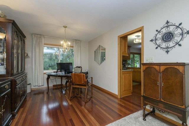 7420 N Longview AVENUE, Glendale, WI 53209