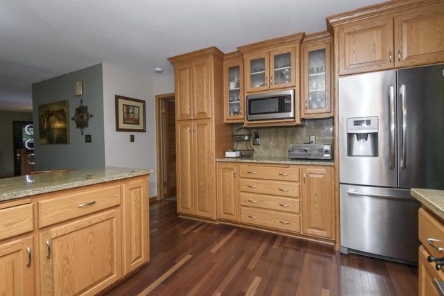 7420 N Longview AVENUE, Glendale, WI 53209