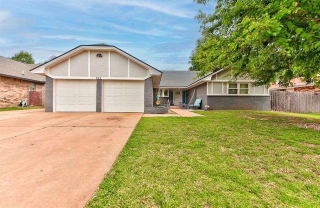 913 NE 4th Street, Moore, OK 73160
