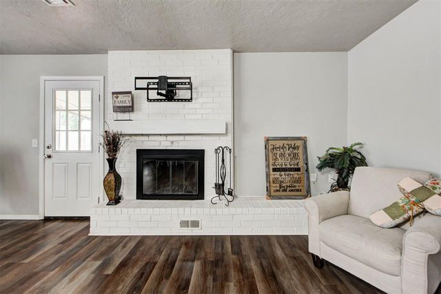 913 NE 4th Street, Moore, OK 73160