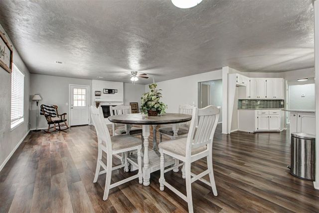 913 NE 4th Street, Moore, OK 73160