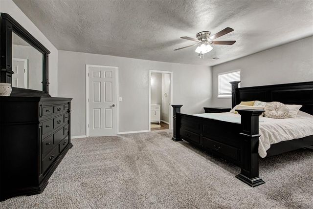 913 NE 4th Street, Moore, OK 73160
