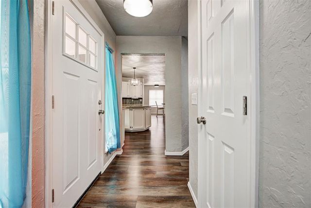 913 NE 4th Street, Moore, OK 73160