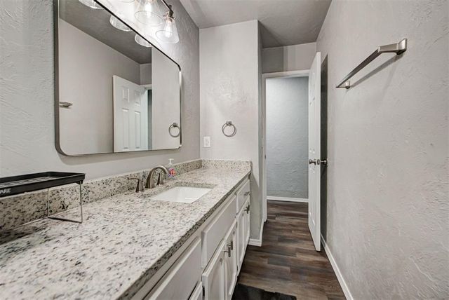 913 NE 4th Street, Moore, OK 73160