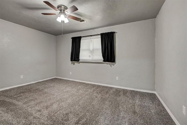 913 NE 4th Street, Moore, OK 73160