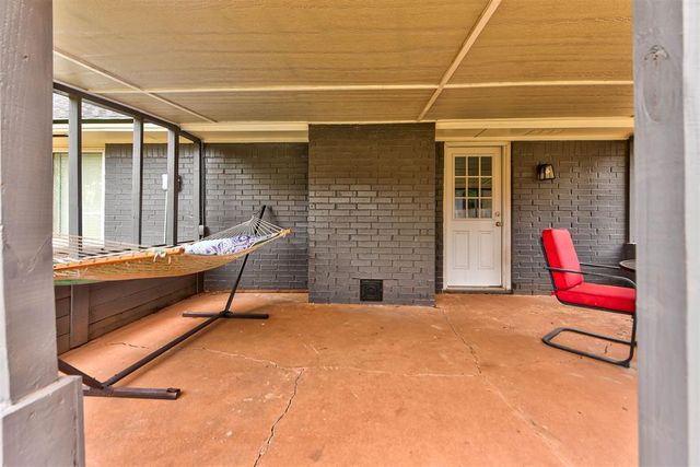 913 NE 4th Street, Moore, OK 73160