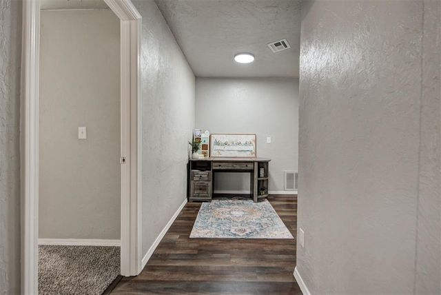 913 NE 4th Street, Moore, OK 73160