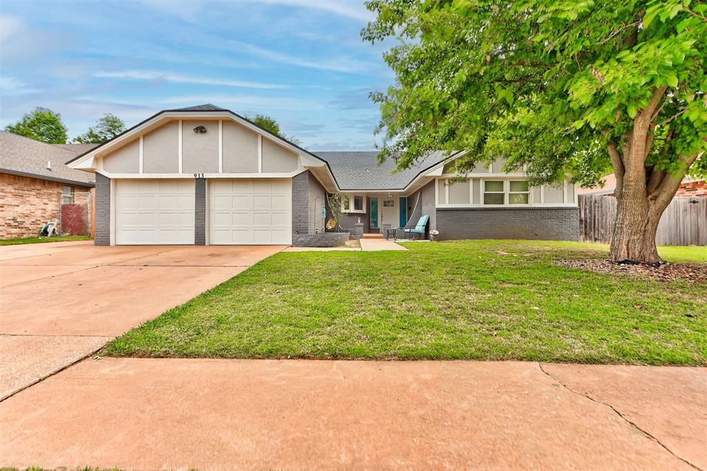 913 NE 4th Street, Moore, OK 73160