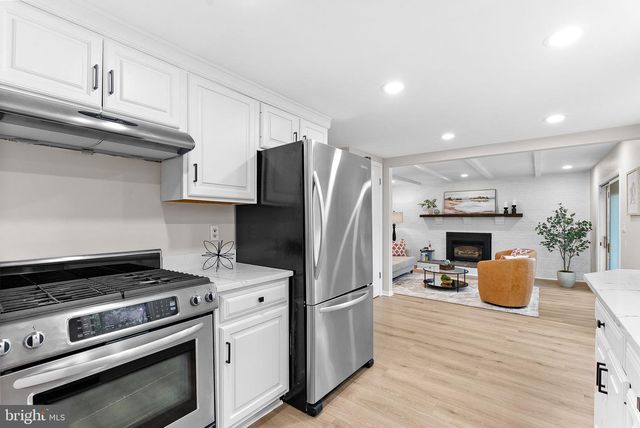 14810 CRANOKE ST, Centreville, VA 20120