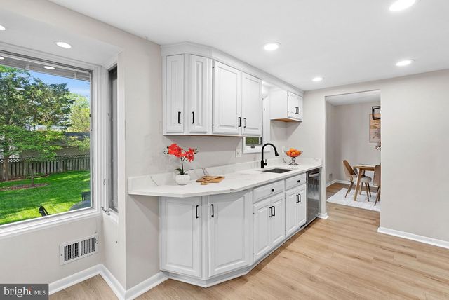 14810 CRANOKE ST, Centreville, VA 20120