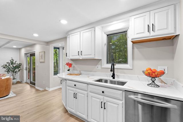 14810 CRANOKE ST, Centreville, VA 20120