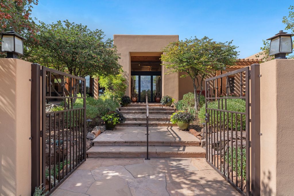 1085 Camino Manana, Santa Fe, NM 87501