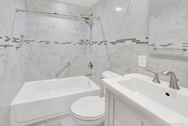 2 Old Broadway, New Hyde Park, NY 11040