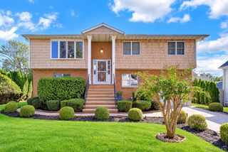 2 Old Broadway, New Hyde Park, NY 11040
