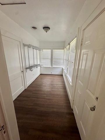 913 Fowlkes Street, Sealy, TX 77474