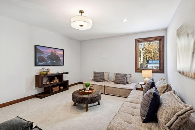 5534 Conifer Trail, Minnetonka, MN 55345