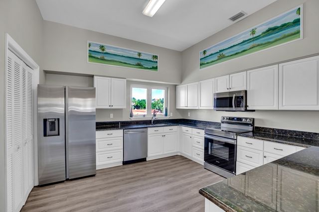 5040 Harmony Circle 201, Vero Beach, FL 32967