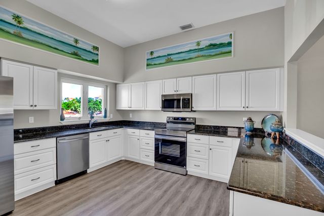 5040 Harmony Circle 201, Vero Beach, FL 32967