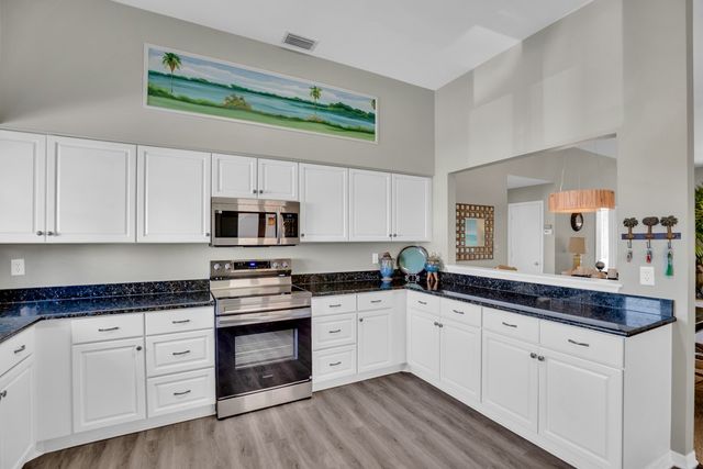 5040 Harmony Circle 201, Vero Beach, FL 32967