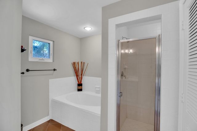 5040 Harmony Circle 201, Vero Beach, FL 32967