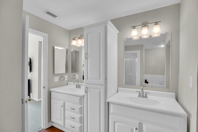 5040 Harmony Circle 201, Vero Beach, FL 32967