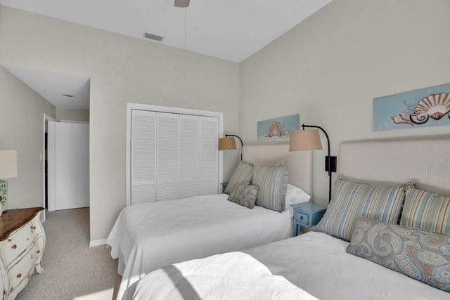 5040 Harmony Circle 201, Vero Beach, FL 32967