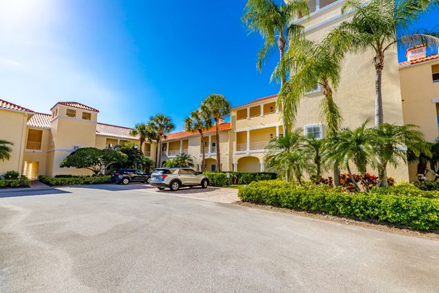 5040 Harmony Circle 201, Vero Beach, FL 32967