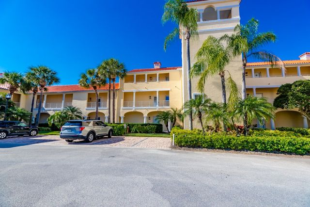 5040 Harmony Circle 201, Vero Beach, FL 32967