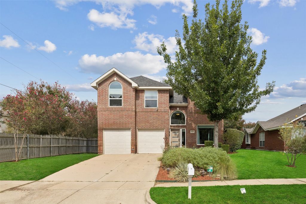 6403 Redstone Drive, Arlington, TX 76001