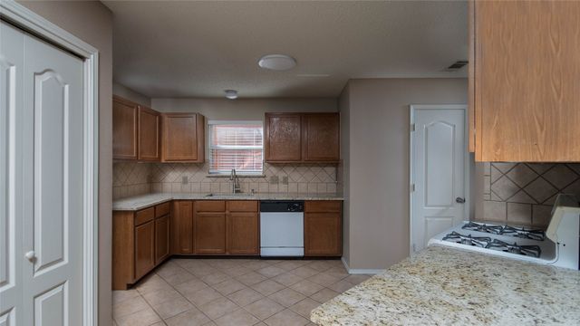 901 Elizabeth Drive, Lewisville, TX 75067