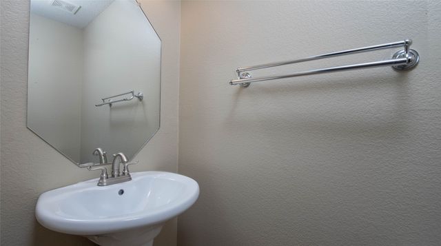 901 Elizabeth Drive, Lewisville, TX 75067