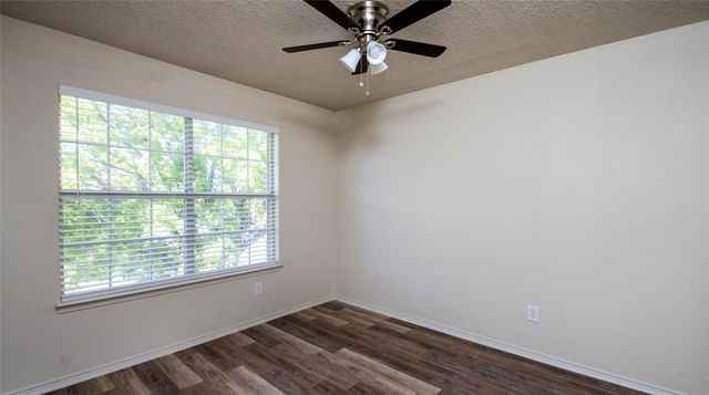 901 Elizabeth Drive, Lewisville, TX 75067