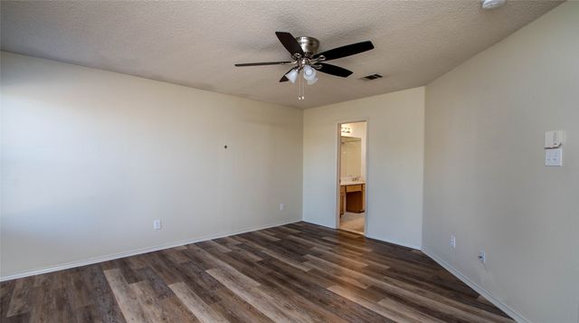 901 Elizabeth Drive, Lewisville, TX 75067