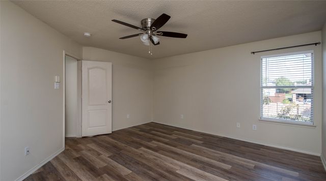 901 Elizabeth Drive, Lewisville, TX 75067