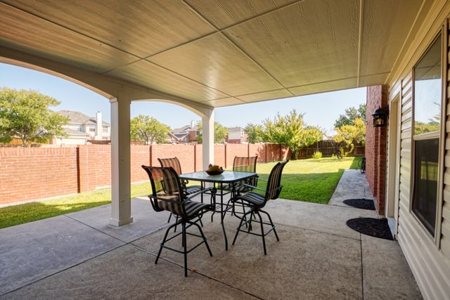 901 Elizabeth Drive, Lewisville, TX 75067