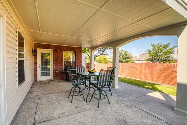 901 Elizabeth Drive, Lewisville, TX 75067