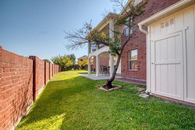 901 Elizabeth Drive, Lewisville, TX 75067