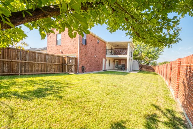 901 Elizabeth Drive, Lewisville, TX 75067