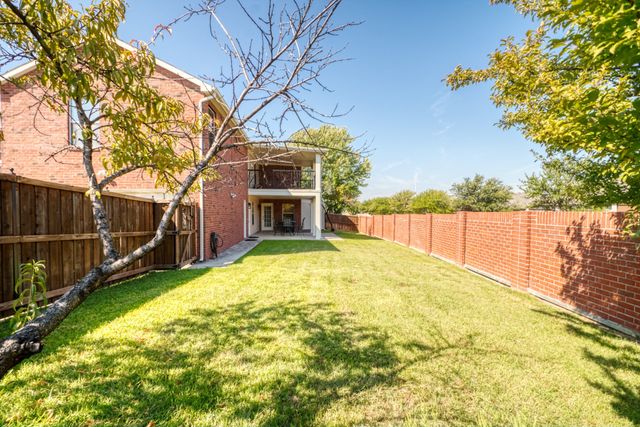 901 Elizabeth Drive, Lewisville, TX 75067