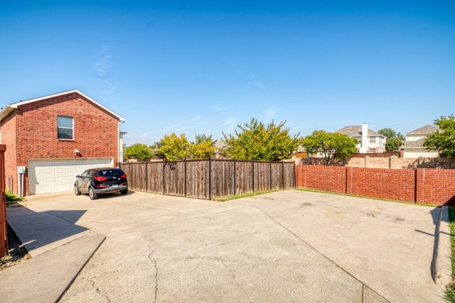 901 Elizabeth Drive, Lewisville, TX 75067