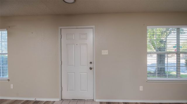 901 Elizabeth Drive, Lewisville, TX 75067