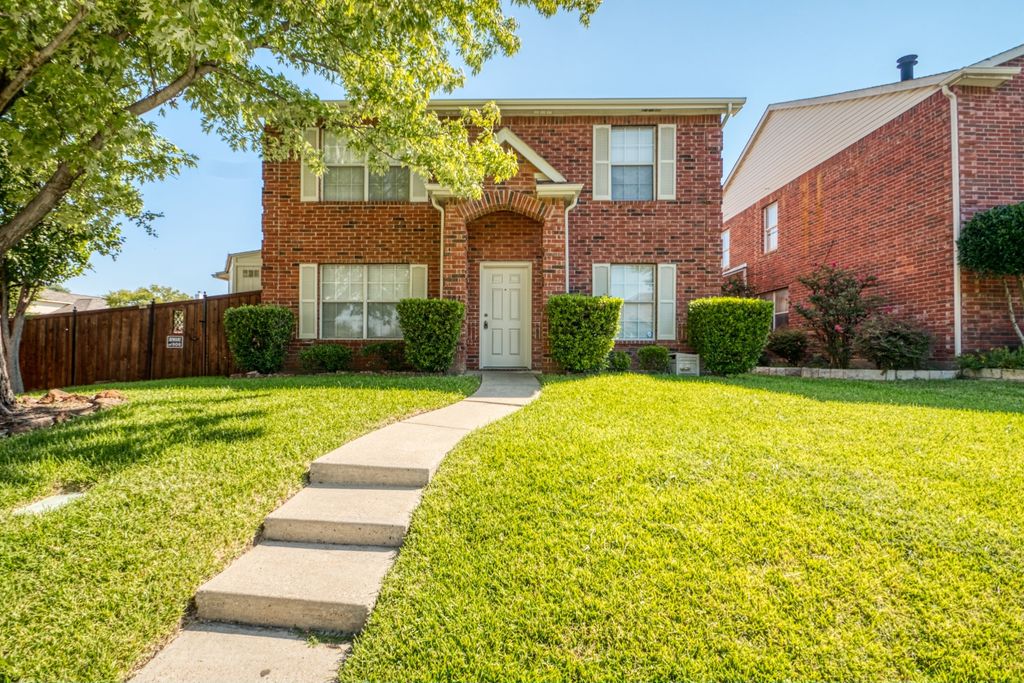 901 Elizabeth Drive, Lewisville, TX 75067