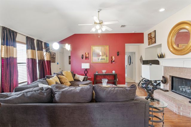 141 Buffalo Creek Drive, Desoto, TX 75115