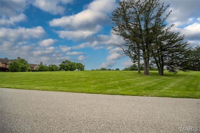 9 Bridle Ridge Lane, St Louis, MO 63131
