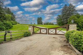 9 Bridle Ridge Lane, St Louis, MO 63131