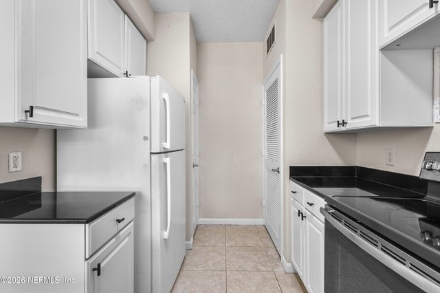 8539 GATE Parkway 9233, Jacksonville, FL 32216